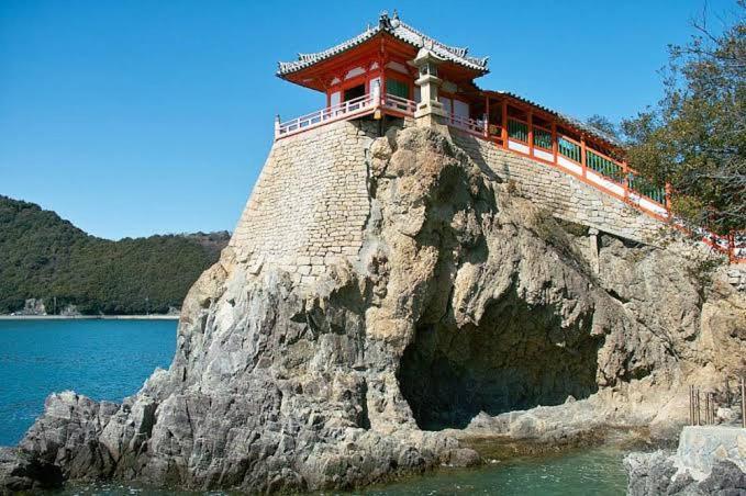 城跡石垣上の絶景古民家宿 鞆城茶屋庵 Tomo Zewnętrze zdjęcie